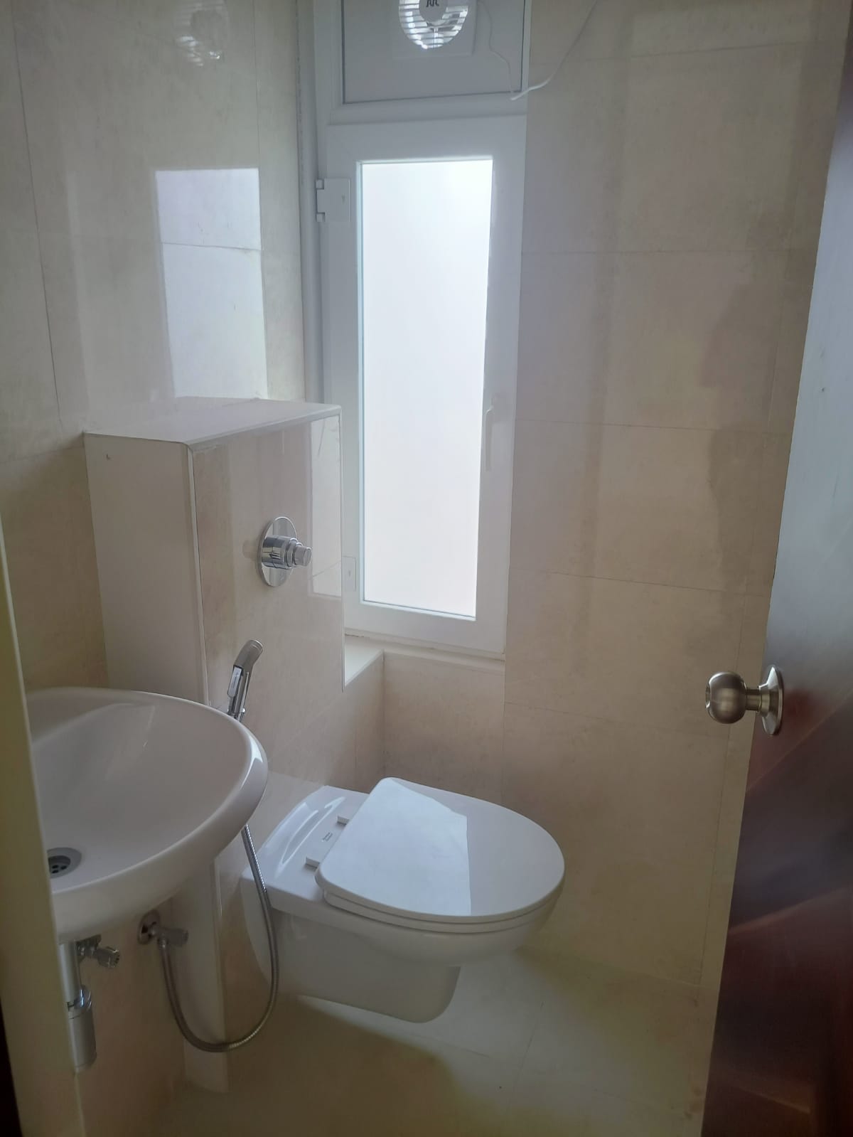 1 BHK Balcony Flat for Sale in Borivali East — Photo 2
